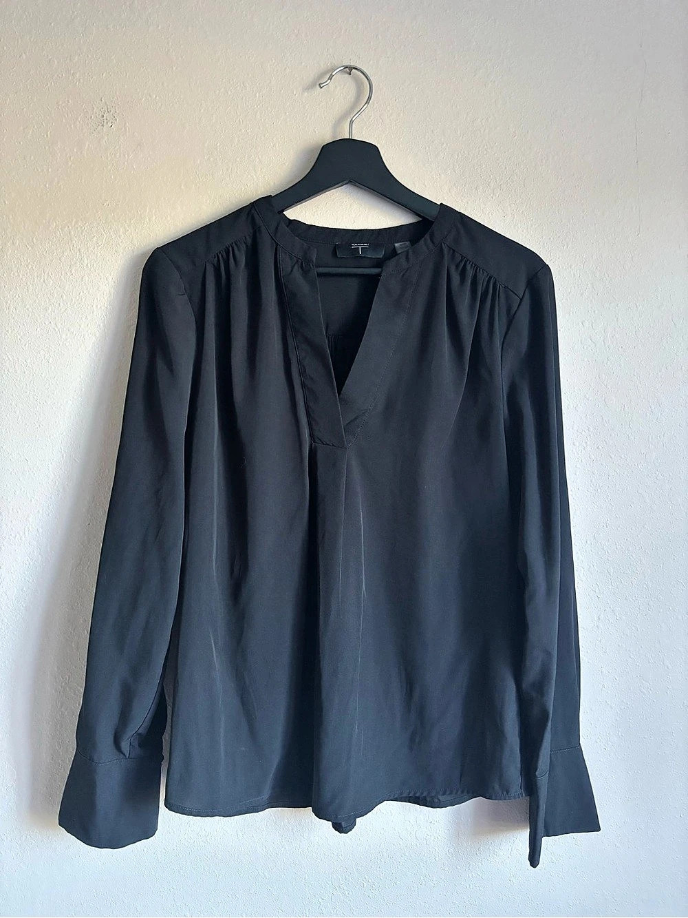 Tahari Black Long Sleeve Gathered Blouse Size Medium